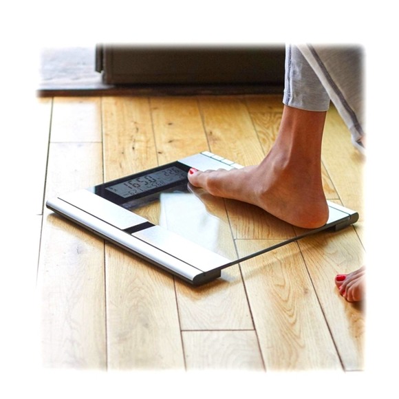 DIGITAL SCALE & BODY ANALYZER MEASURES WEIGHT, BODY FAT %, MUSCLE MASS, & MORE! - Picture 1 of 4